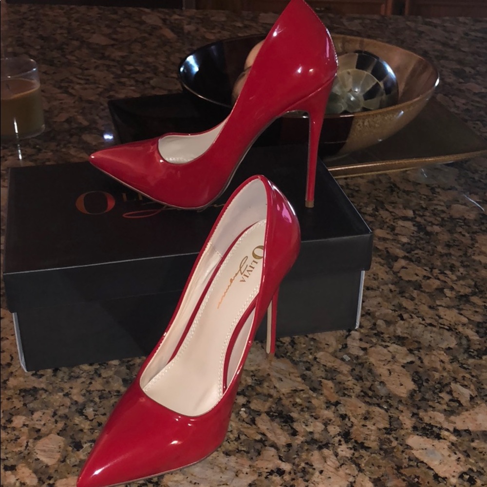 Red pumps